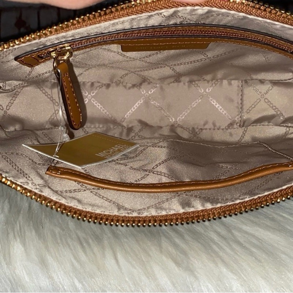 Michael Kors DOVER Half Moon Messenger/CARMEN Wallet 2pc Set - Picture 3 of 8